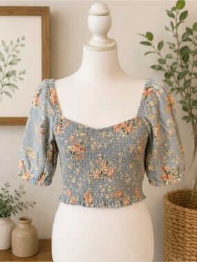 American Eagle Outfitters Blue Floral Smocked Puff Sleeve Crop Top